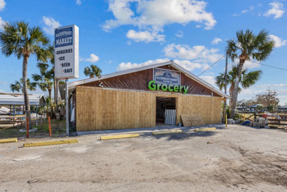 Rare Waterfront Convenience Store in Suwannee