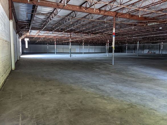 950 W Market St