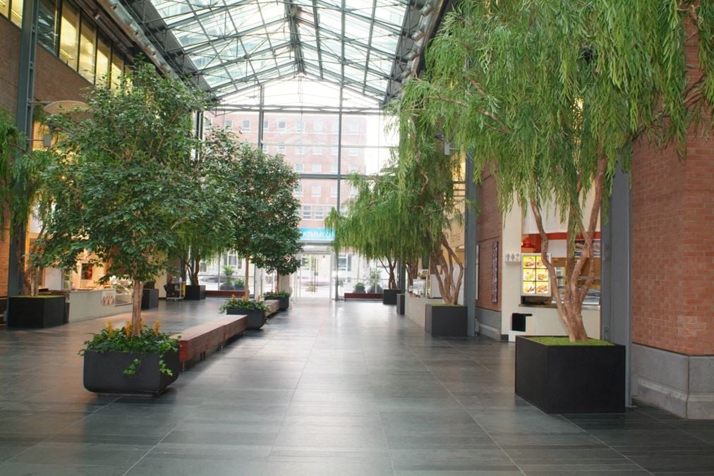 1350 Rene-Levesque Blvd. W. Retail