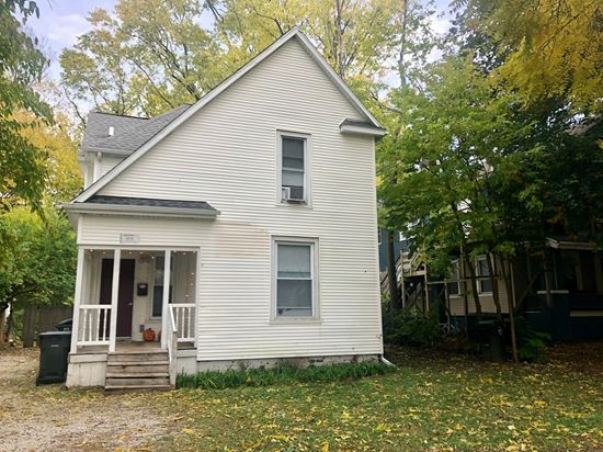 404 W Busey Ave.