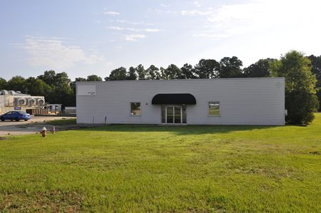 Photo of commercial space at 2907 Lee Avenue in Sanford