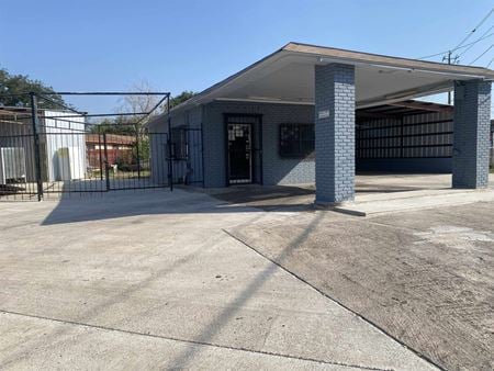 Retail space for Rent at 1802 Santa Maria Ave in Laredo