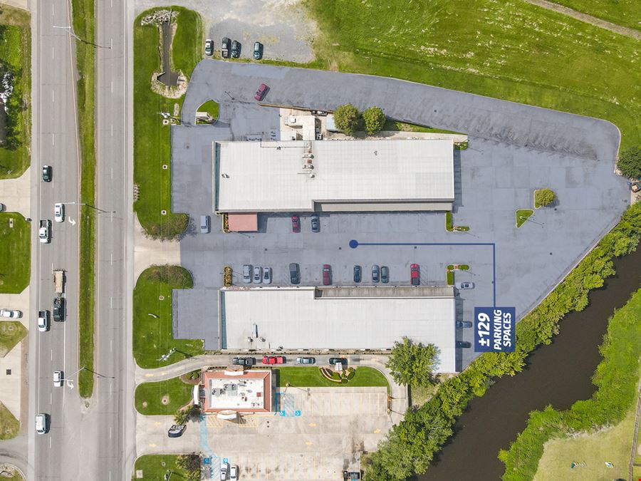 Turnkey Salon Suite For Lease in Airline Hwy Strip Center