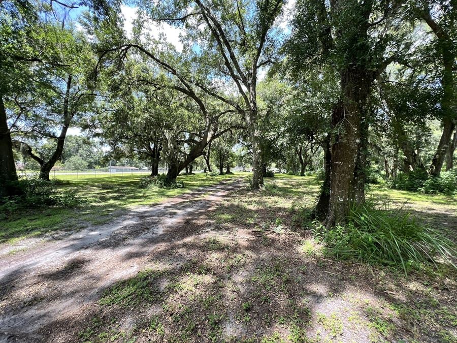 Spacious 5.5 -Acre Vacant Land - Your Ideal Homesite -Auburndale, FL
