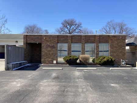PRICED TO SELL – CONCRETE BLOCK BUILDING SOUTH OF DOWNTOWN SPRINGFIELD - Springfield
