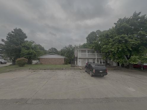 Country Club Apartments