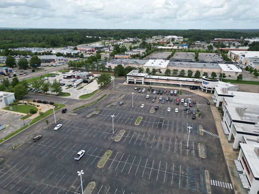 Shops at Barnes Crossing