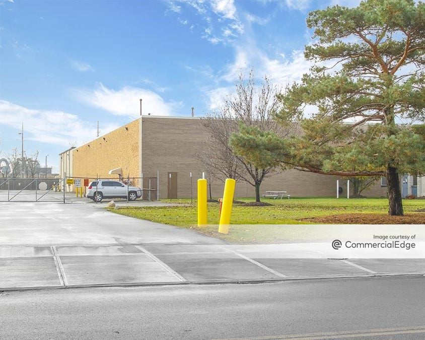 15501 Industrial Pkwy 15501 Industrial Pkwy Industrial Building