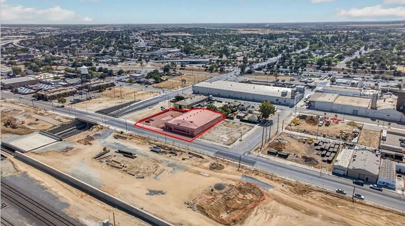 ±15,300 SF Freestanding Industrial Building + Large Yard Area - CA-41 Exposure