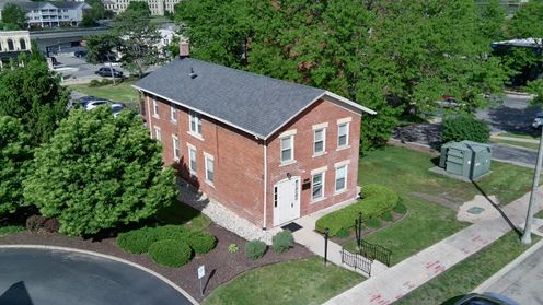121 N Parker Dr