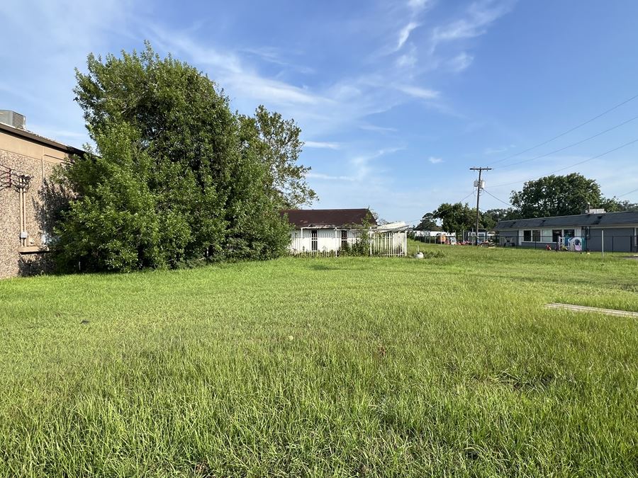 2531 S Bypass 35, Alvin- Comm Tear-Down or Prop Rehab Opportunity