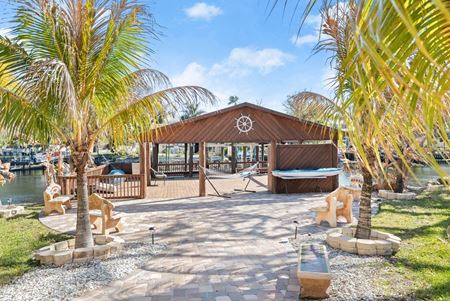 THE LOWRY LANE WATERFRONT RESORT FOR SALE! - Tampa