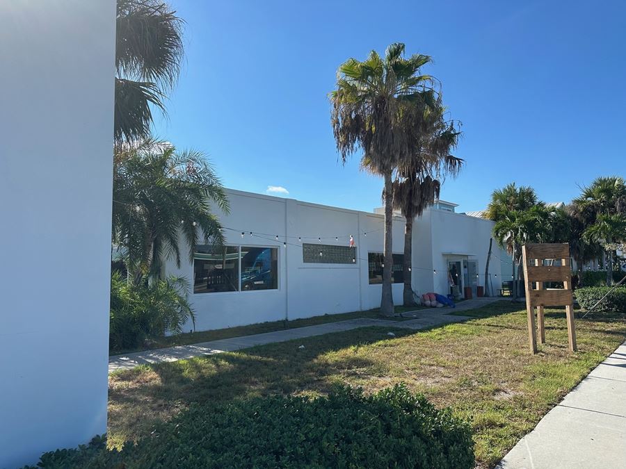 1102 S US Hwy 1