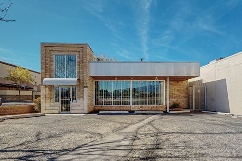 Fully Remodeled High Traffic Retail with Showroom & Vault