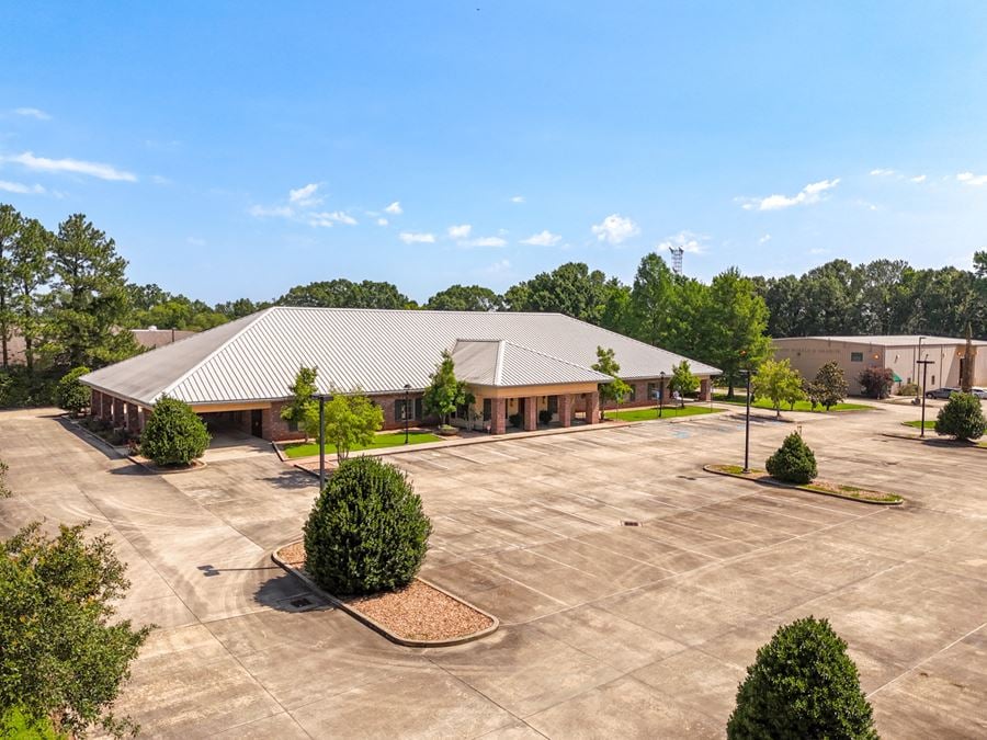 Immaculate ±11,576 SF Facility w/ Quality Construction and Features