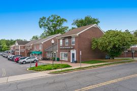 Village Green Shopping Center, Maple Avenue Corridor