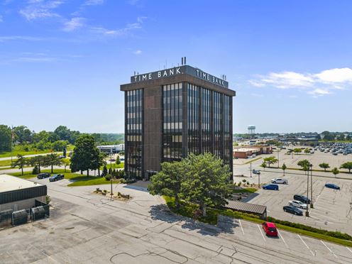 100 E Kimberly Rd, Lease