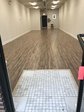 Retail property in Chicago, IL