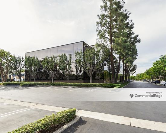 Metro Pointe Business Center - 940 & 950 South Coast Drive