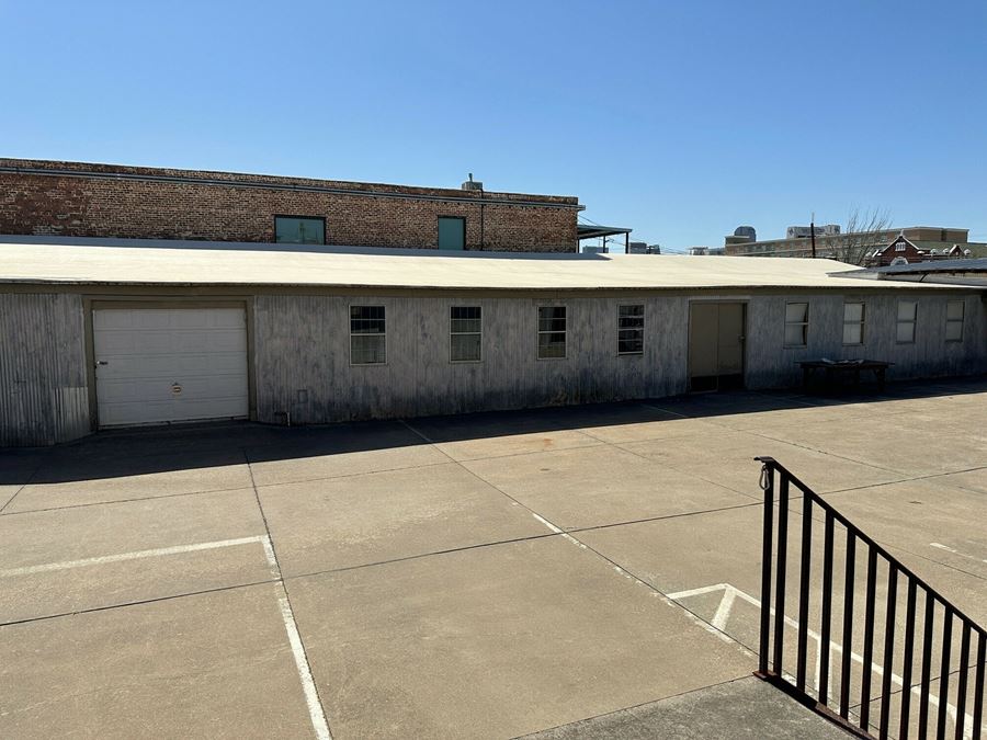 4027 Main St