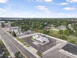 1,221 SF Upscale Retail Space Next to High Traffic Subway