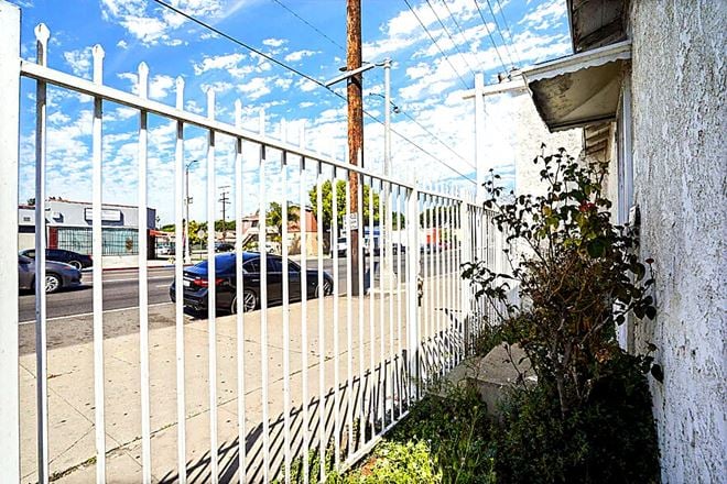 1108 E 84th Place