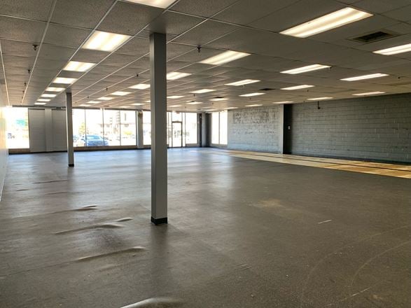 Freestanding Retail Building on North Ave