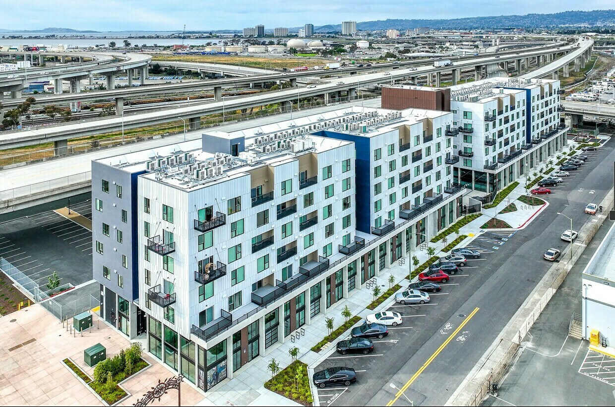 2121 Wood St, Oakland, CA 94607