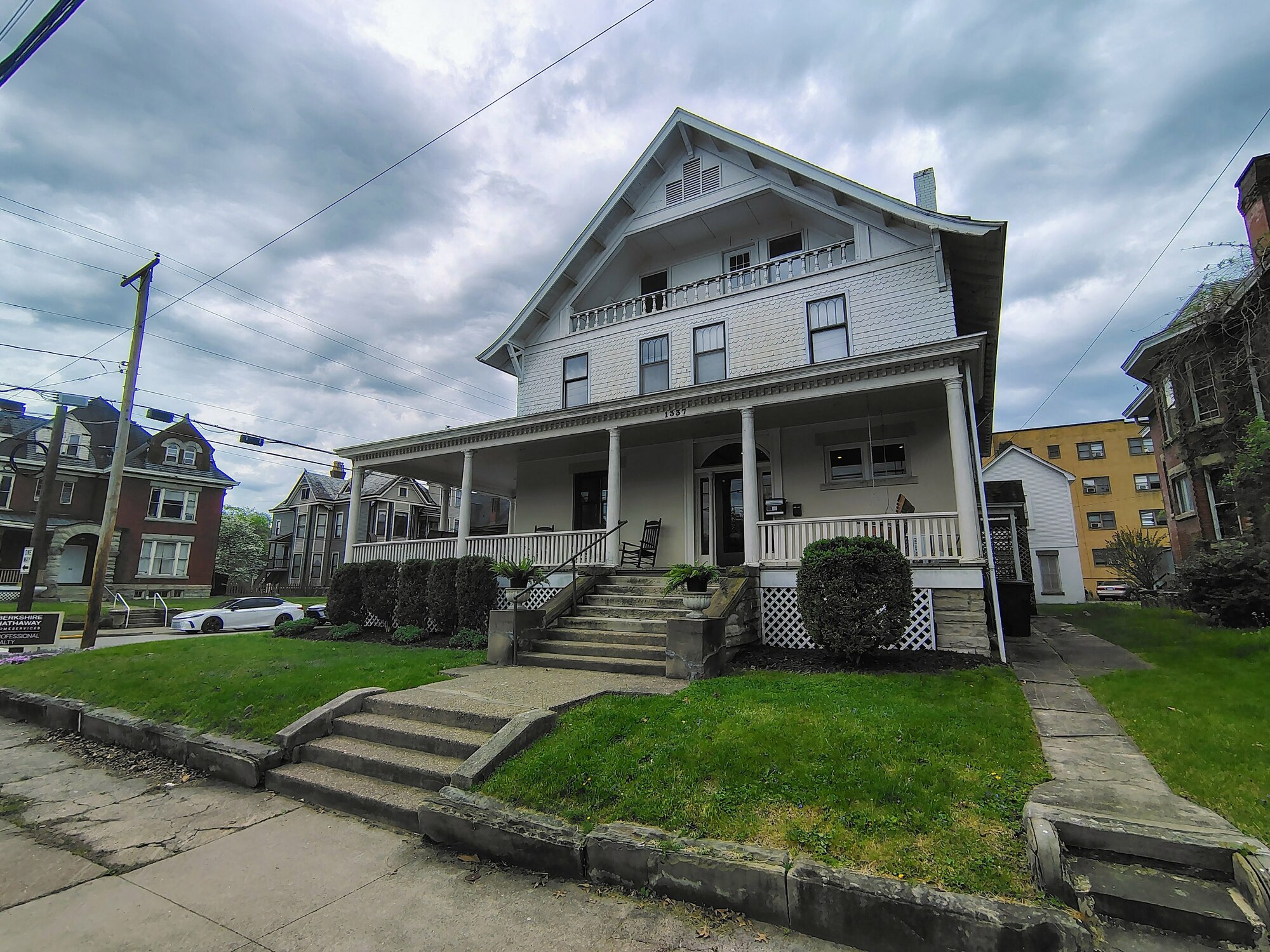 1337 Virginia St E, Charleston, WV 25301