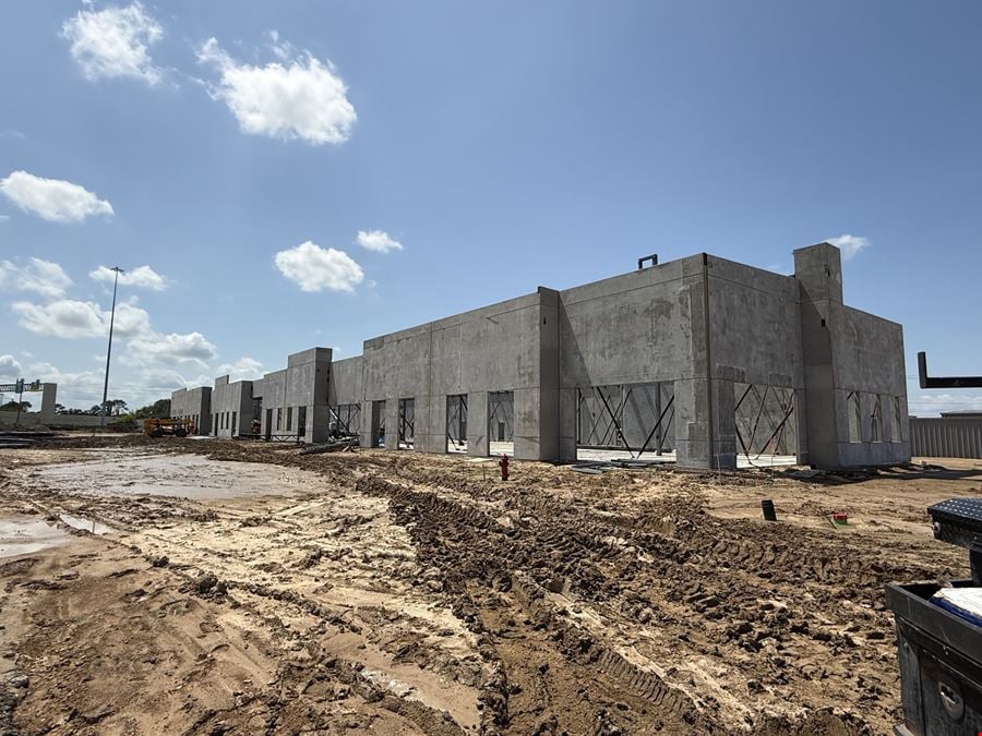 Parkway Medical Plaza - Corner of Gulf Freeway and 96 League City Parkway