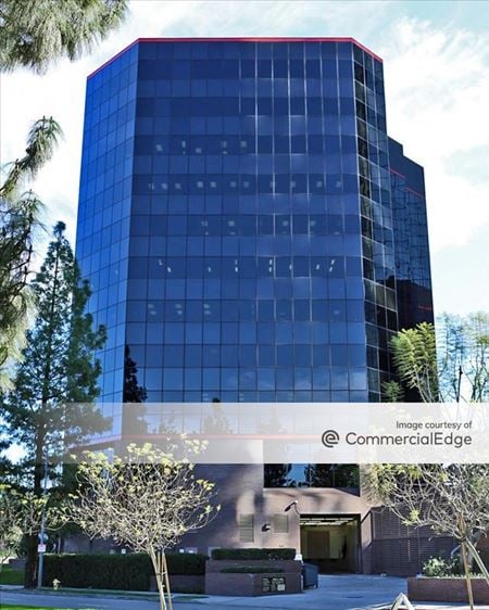 Office space for Rent at 21550 Oxnard Street in Woodland Hills