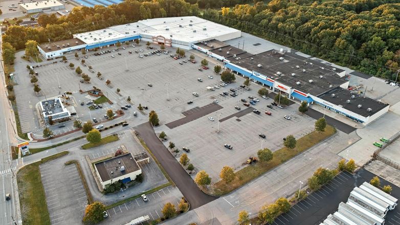 Woonsocket, RI - Diamond Hill Plaza