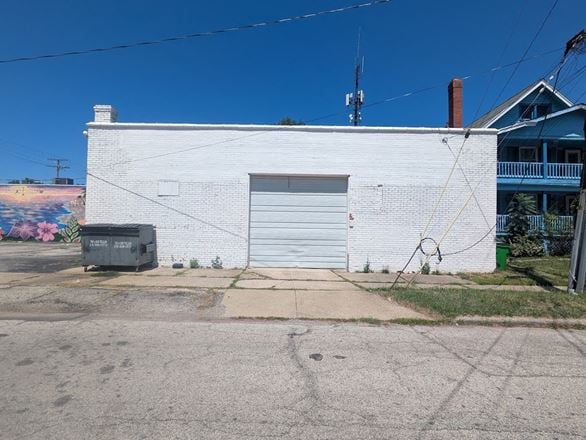 Historic 185th Corridor Commercial Building