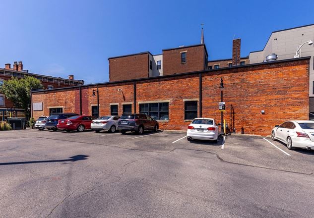 2800 Woodburn Ave