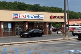 Market 32 Anchored Shopping Center