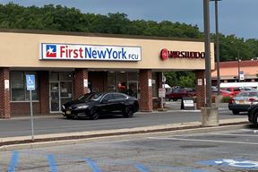Market 32 Anchored Shopping Center