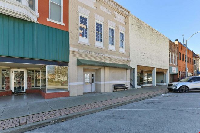 OFFICE FOR SALE ON THE DOWNTOWN SQUARE IN NEVADA MO