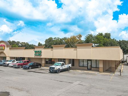 3 Retail Suites Available in Airline Hwy Strip Center - Baton Rouge
