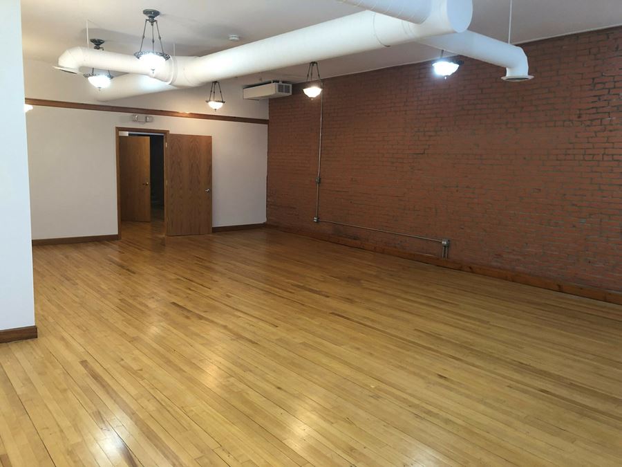 Office/Retail Space in Downtown Aurora
