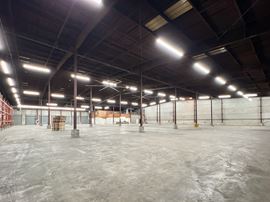 ±32,565 SF Industrial Facility Near Lakefront Airport