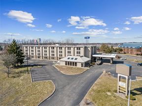 5335 Broadmoor NW Cir