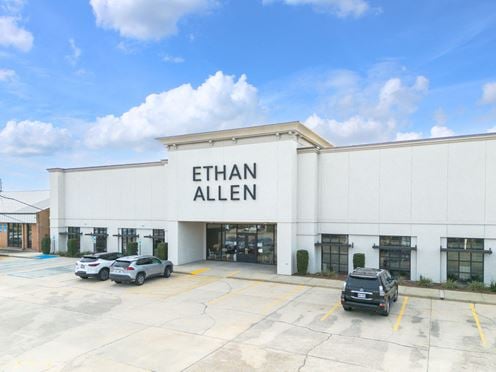 21,497 SF Big Box Retail Opportunity near Perkins Rowe