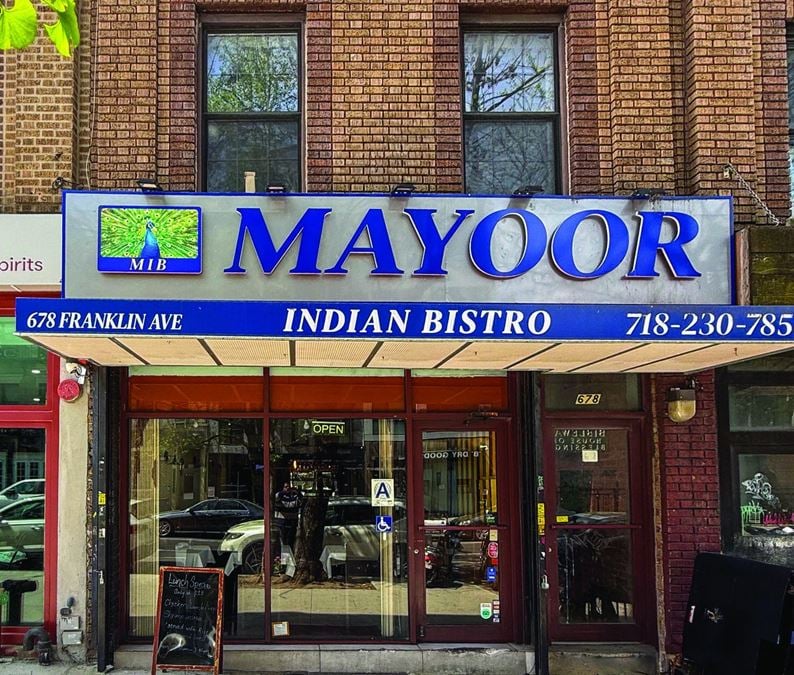 1,100 SF | 678 Franklin Avenue | Turnkey Restaurant with Backyard for Lease