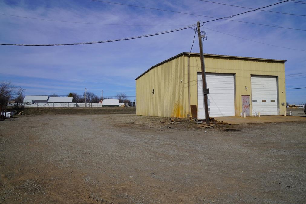 Insulated Commercial Building - Easy Access!