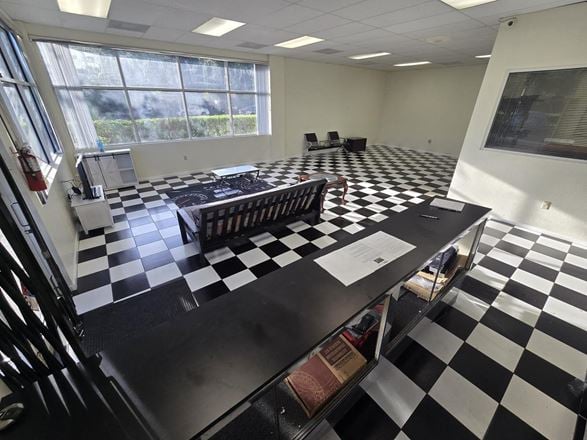 Industrial Flex Space | Corner Unit