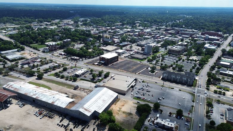 Calhoun Street E. 114 / Lafayette Dr. N