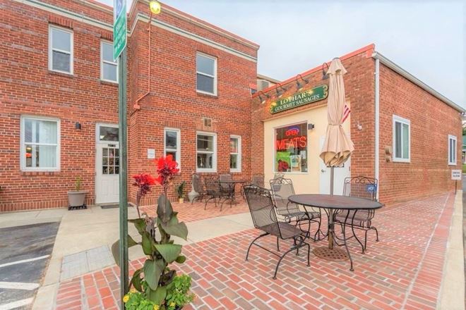 860 E Main St