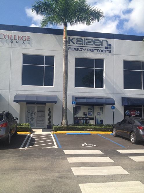 Retail Medical Office in Miami Airport Center for Sale or Lease