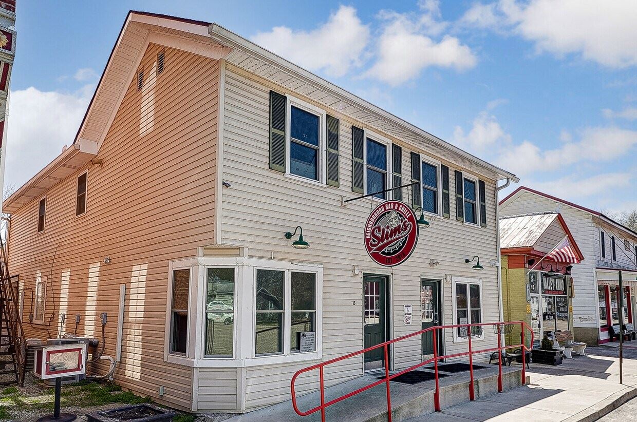 13 W Main St