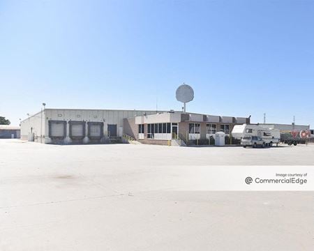 Photo of commercial space at 4011 Jewett Avenue in Bakersfield